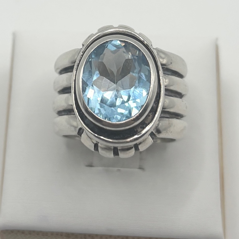 A Size 7 Retired Silpada Sterling Silver ring with a Beautiful Lg Topaz